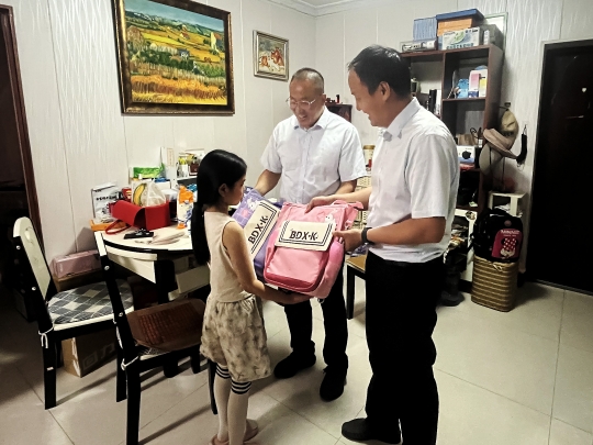 2025060615261749194775993087217.jpg 公司工會(huì)慰問(wèn)照片.jpg